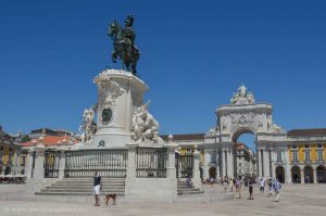 Lisbon in one day has to include a viit to D. Jose the I statue