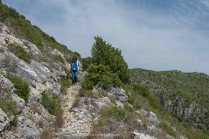 Walking to Baleeira Beach