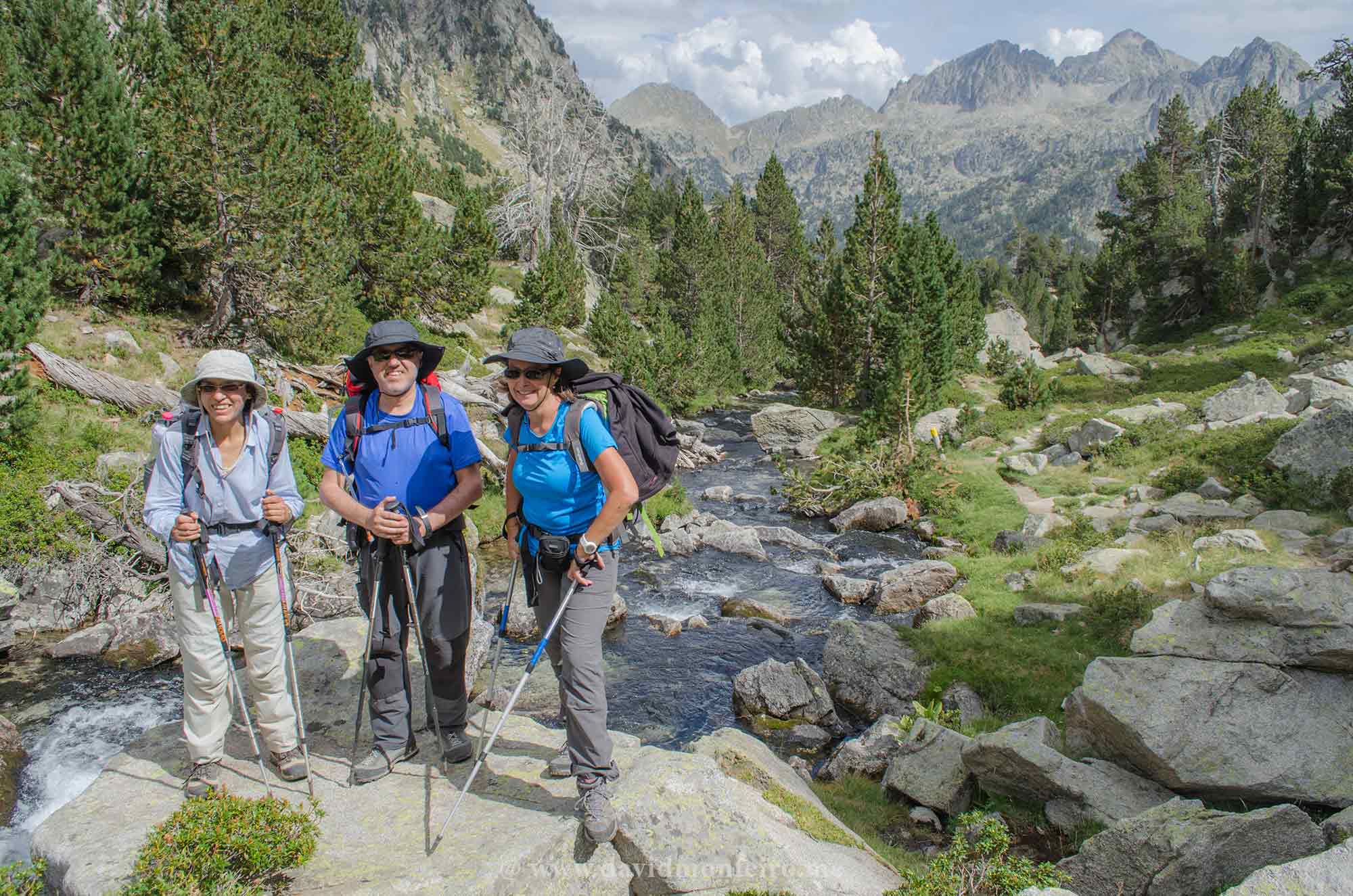Pyrenees hiking trail: Overpass the Coll of Contraix